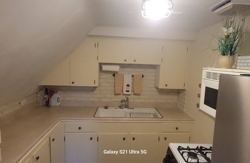 Fall River Apartment | Enjoyable Sunny 2-bedroom apartment with WiFi in Fall River Historical District