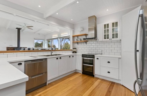 Skenes Creek House | Enki's Rest - Stylish home with ocean views