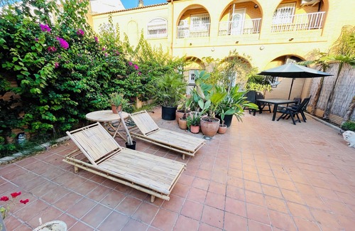 Poblats Maritims House | Enormous 2-Story Chalet close to the Beach and the Turia and City of Arts!