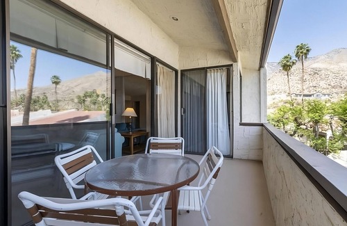 Cahuilla Hills House | Ensuring a Very Comfortable & Memorable Stay! Kitchen, near Outdoor Fun
