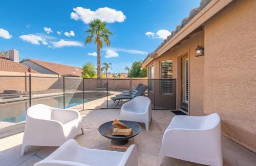 Paradise Park Vista House | Entertainer's DREAM! 7 bedroom/4 bath w HEATED POOL & SPA (SLEEPS 16)