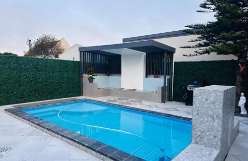 Parklands House | Entertainers delight near the beach & wine routes