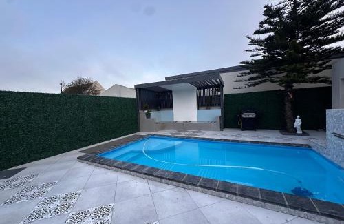 Parklands House | Entertainers delight near the beach & wine routes