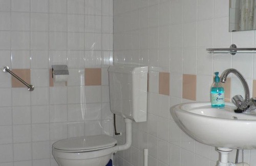 Arum Apartment | Enticing Apartment near Lake in Arum