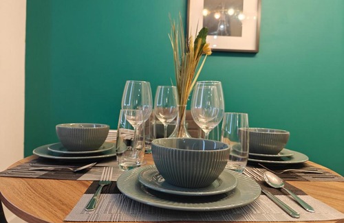 Bradford Apartment | Entire 1 Bedroom Flat Near Bradford Centre and Shipley