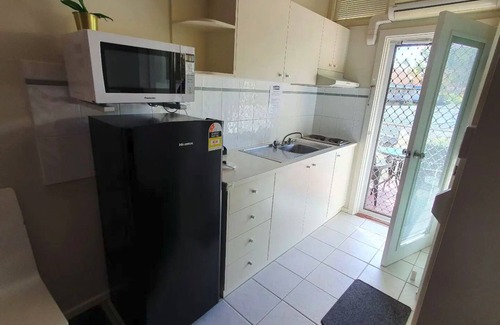 Griffith Apartment | Entire 1 bedroom fully furnished unit in the center of Canberra. Free parking