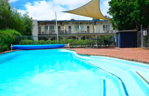 Griffith Apartment | Entire 1 bedroom fully furnished unit in the center of Canberra. Free parking
