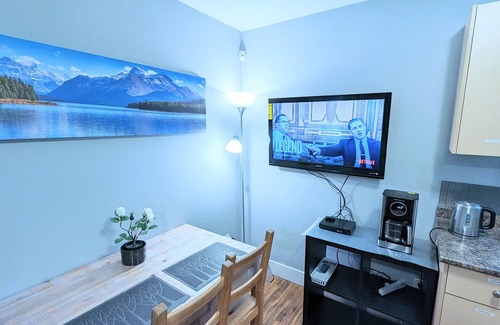 Fleetwood House | Entire 2BR Forest Home