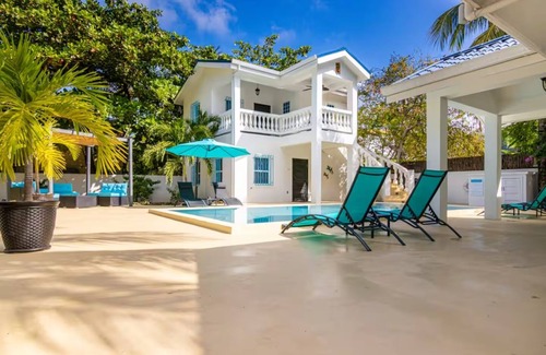 San Pedro Villa | Entire 3-house Villa in San Pedro, Belize 14 guests, 8 beds, 4 baths WiFi, AC