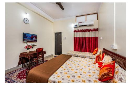 Jabalpur House | Entire 3-room homestay perfect for families & groups, accommodates up to 9 guests- Jaiswal Homestay