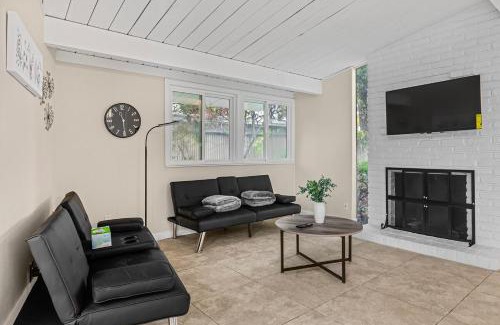 Palo Alto Apartment | Entire 3br House with Playground Tent