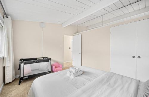 Palo Alto Apartment | Entire 3br House with Playground Tent
