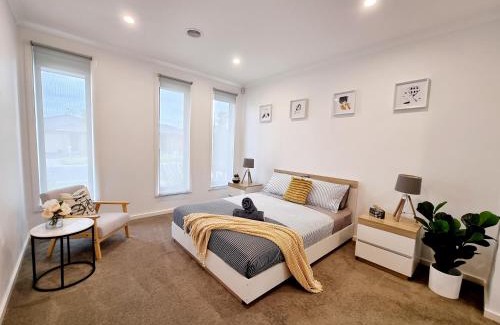 Clyde North House | Entire 4 bedroom Clyde North home., no sharing
