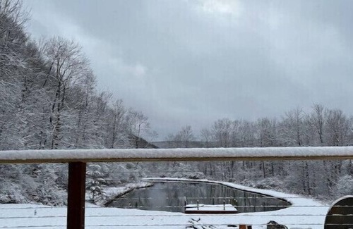 Salamanca Cottage | Entire Chalet! Hot Tub! Vaulted Timber Ceiling! ACn