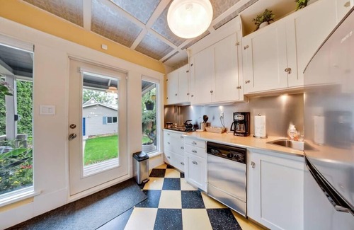 Saskatoon Downtown House | entire character home in city park