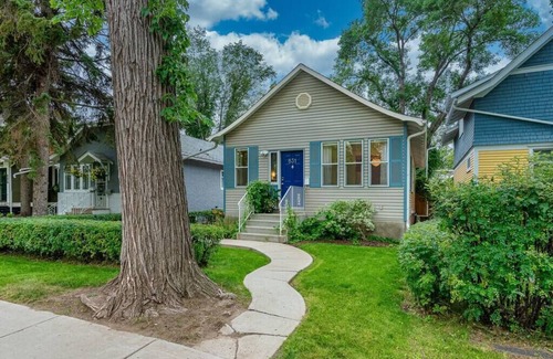 Saskatoon Downtown House | entire character home in city park