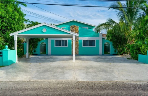 Nassau Condo | Entire Condominium Home away from Home with Pool, Near Beach