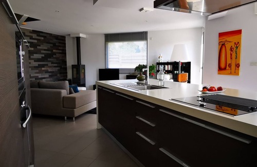 Trevou-Treguignec House | Entire contemporary house 10 minutes' walk from the beach in a quiet location