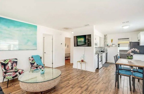 Royal Harbor House | Entire Duplex: Prime Location & 4 Beach Cruisers