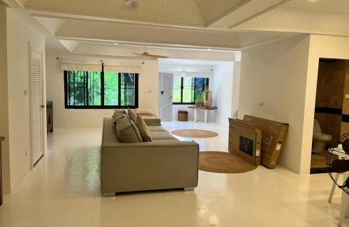 Plai Laem House | Entire Family house great location near Big Buddha