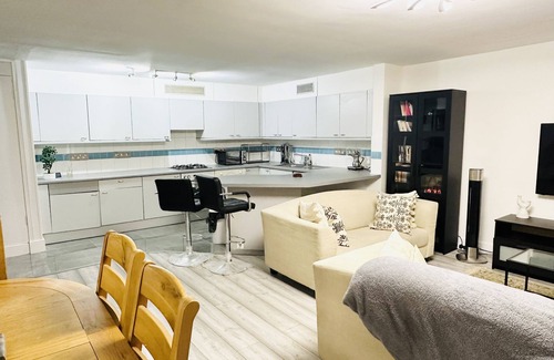 Lancaster Gate Apartment | Entire Flat at Kensington Garden close to Queensway, Paddington station.