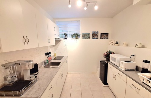 Niagara Falls Apartment | Entire guest house in Niagara Falls, Canada.nUp to 6 guests to sleep.