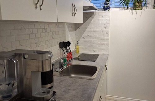 Niagara Falls Apartment | Entire guest house in Niagara Falls, Canada.nUp to 6 guests to sleep.