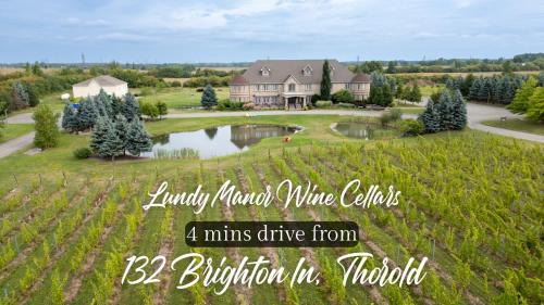 Thorold House | Entire Home 15 Mins From Falls perfect for 8 to 10 guests