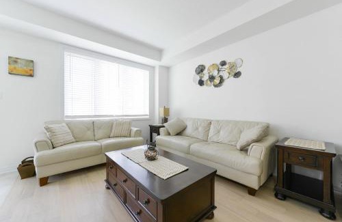 Thorold House | Entire Home 15 Mins From Falls perfect for 8 to 10 guests