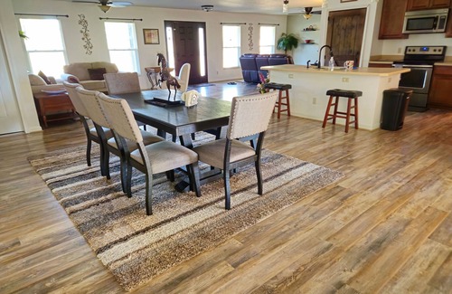 Ocala Other | Entire Home, 5 minutes to WEC and FAST, 3bd, 3 bath FENCED 1 acre King bed.
