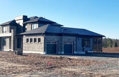 Dwight House | Entire Home in Lake of Bays -Huntsville Muskoka Algonquin