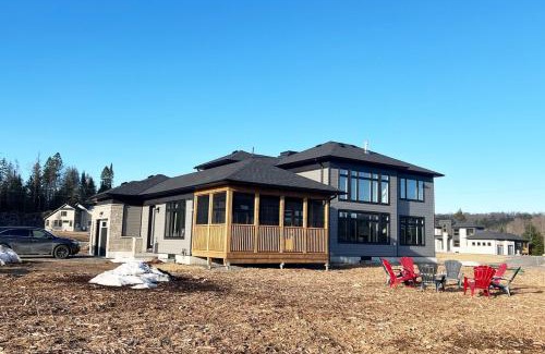 Dwight House | Entire Home in Lake of Bays -Huntsville Muskoka Algonquin