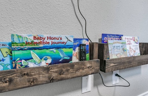 Yukon House | Entire Home in Yukon Near Turnpike, Route 66 and Walmart