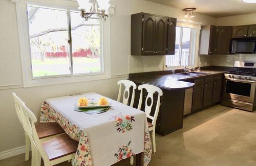 Historic Old Town House | Entire House Walking distance to downtown Niagara on the Lake