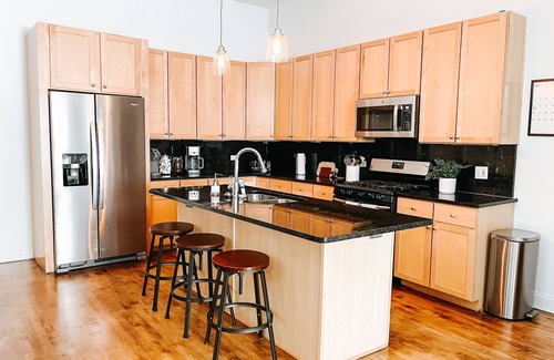 Lakeview House | Entire house 1 city block from Wrigley Field.