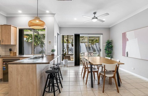 South Brighton House | Entire House 3BR 2BTH I 2 Courtyards I Wifi