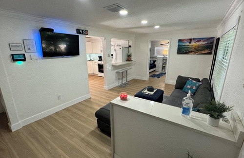Parkside House | Entire House Climatized Pool Close to the Beach