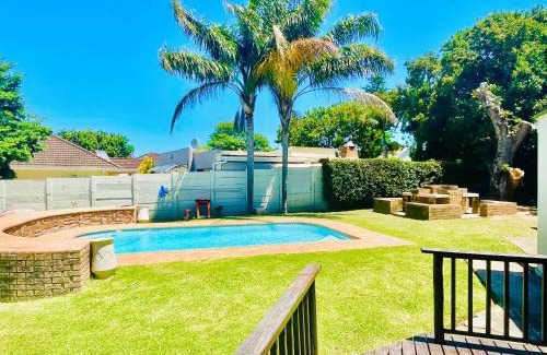 Beacon Bay House | Entire House in Beacon Bay - Family or Group Retreat - Swimming Pool - Multiple Braais