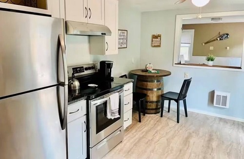 Town of Richmond House | Entire House with private lake access and hot tub!