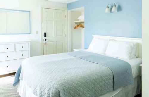 Middletown Hotel | Entire Inn Block & restaurant!