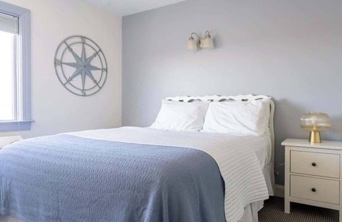Middletown Hotel | Entire Inn Block & restaurant!
