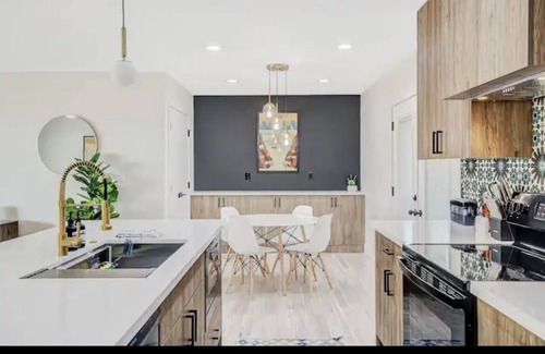Boulder City House | Entire Luxury 4 bd 3 bath home w/ Lake View, Wi-Fi