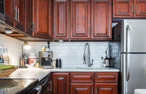 Williamsbridge House | Entire Picturesque Duplex Home in NYC, Bronx