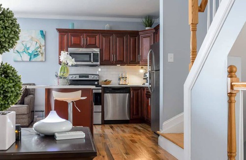 Williamsbridge House | Entire Picturesque Duplex Home in NYC, Bronx