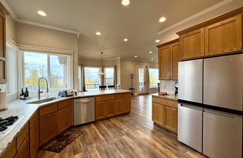 Baker City House | Entire Scenic Views Estate, Gorgeous 6 Bdrm, 5.5 Bath, Local Golfing 50% Off!