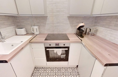 Manchester Apartment | Entire serviced apartment in Prestwich. On the doorstep of Heaton Park!