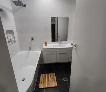 Clontarf Apartment | Entire Studio Apartment - self check-in