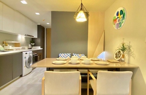 Bangkok Central Business District Condo | Entire Apartment 3 Beds 2 Bathrooms for 6Pax near BTSAsoke/Terminal21
