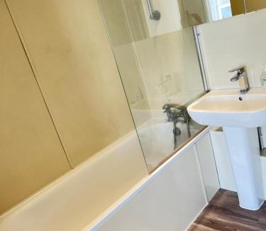 Great Yarmouth Apartment | Entire Two Double Bedrooms Flat with River Yare View H6