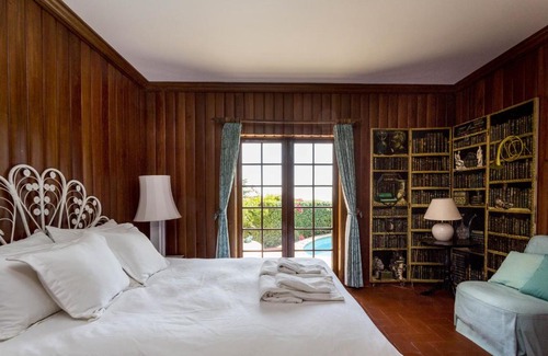Malveira da Serra Villa | Entre Rochas Pool House by The Getaway Collection